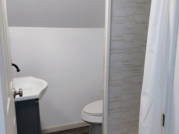 4th image of 9482 Mitchell St #3