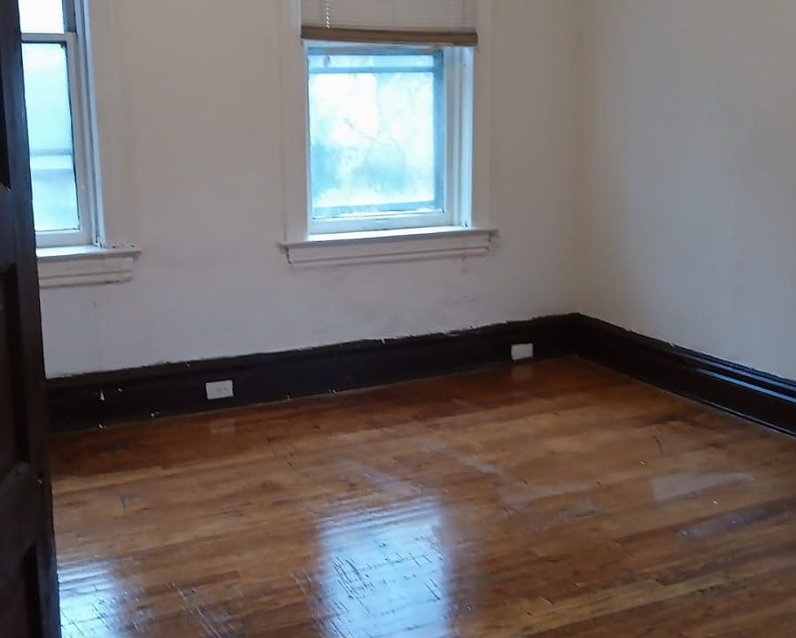 1st image of 4720 McMillan Ave #1