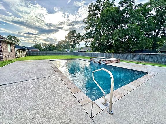 3rd image of 18147 Laura Lee Dr