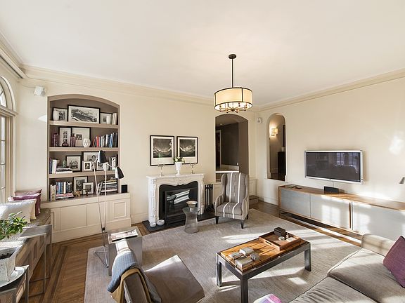 2nd image of 35 E 9th St #65