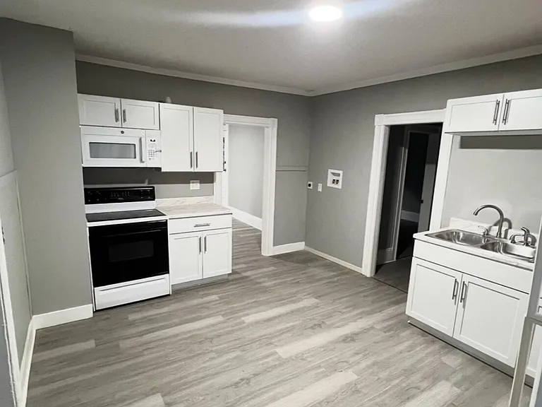 3 Oak Ave — Photo 2