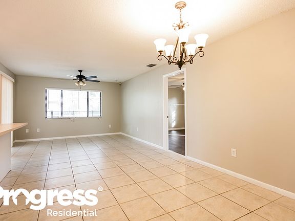 3rd image of 433 SE 13th Ct