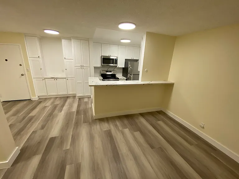 Mandarin Dr — Photo 76