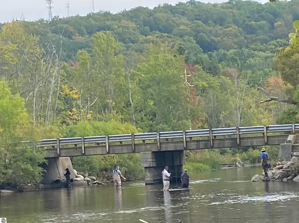 0 River Rd, Frankfort, MI 49635