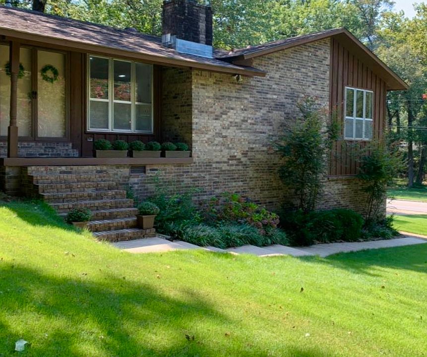 1st image of 2103 Bradley Ln