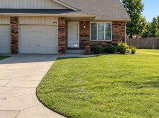 346 N Country Acres Ave, Wichita, KS 67212