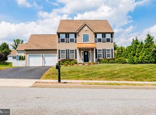 8 Fawn Ln, Upper Chichester, PA 19061
