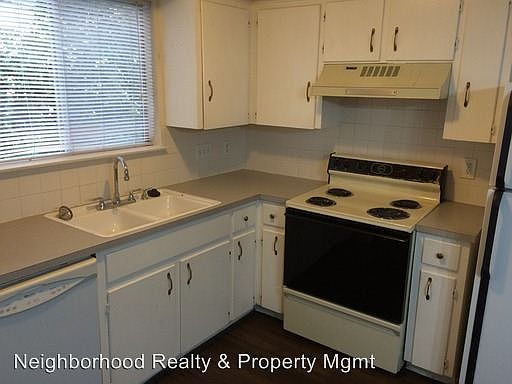 4th image of 2408 La Casa Dr