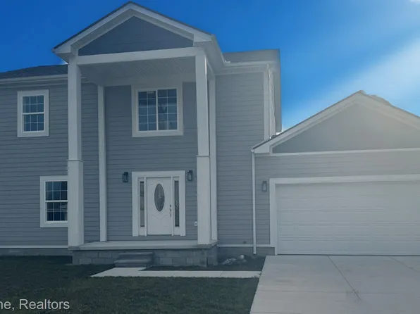 135 Lockhaven Ln, Algonac, MI 48001