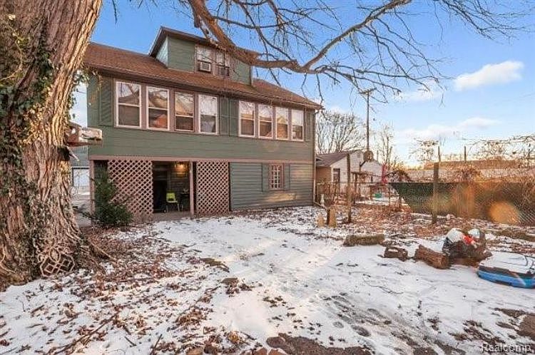 1st image of 541 Oak St