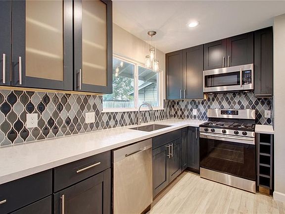 3rd image of 8808 Clarewood Dr