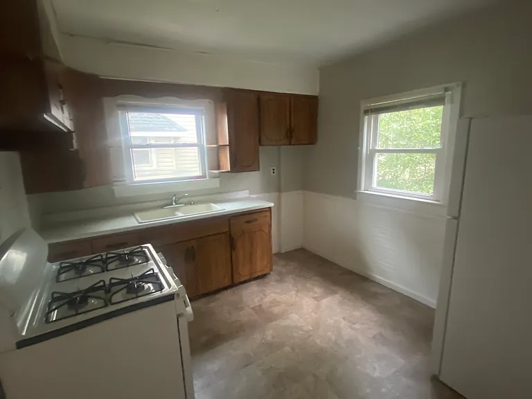 1110 Brown St — Photo 5