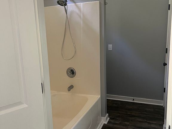 Master shower/tub
