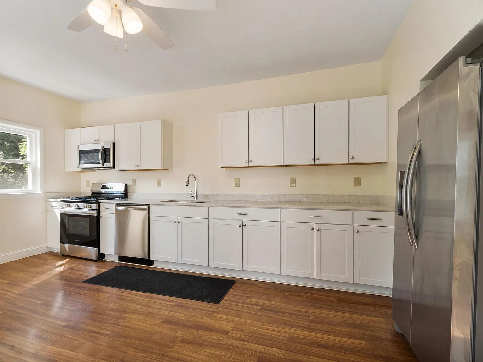 4 bed, 1.5 bath, 1900 sqft, $3,750 — Photo 3