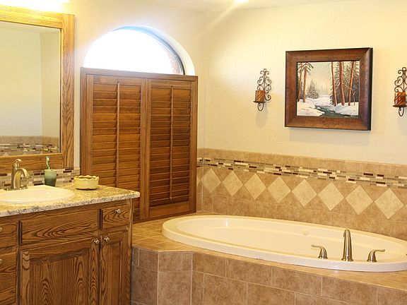 Remodeled Master Bath
						:
						Jetted Tub
