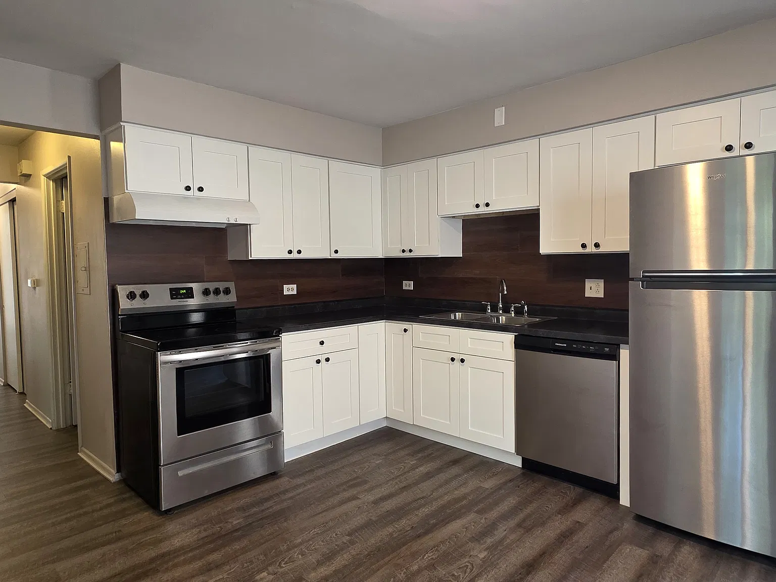 2 bed, 1150 sqft, $1,899 — Photo 2