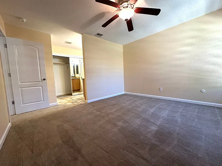 4004 Elmo Loop #D — Photo 15