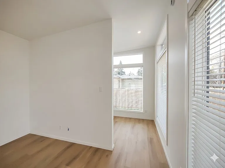 746 NE Revere Ave — Photo 17