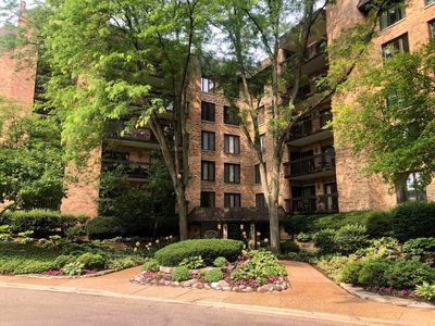 (Undisclosed Address), Northbrook, IL, 60062
