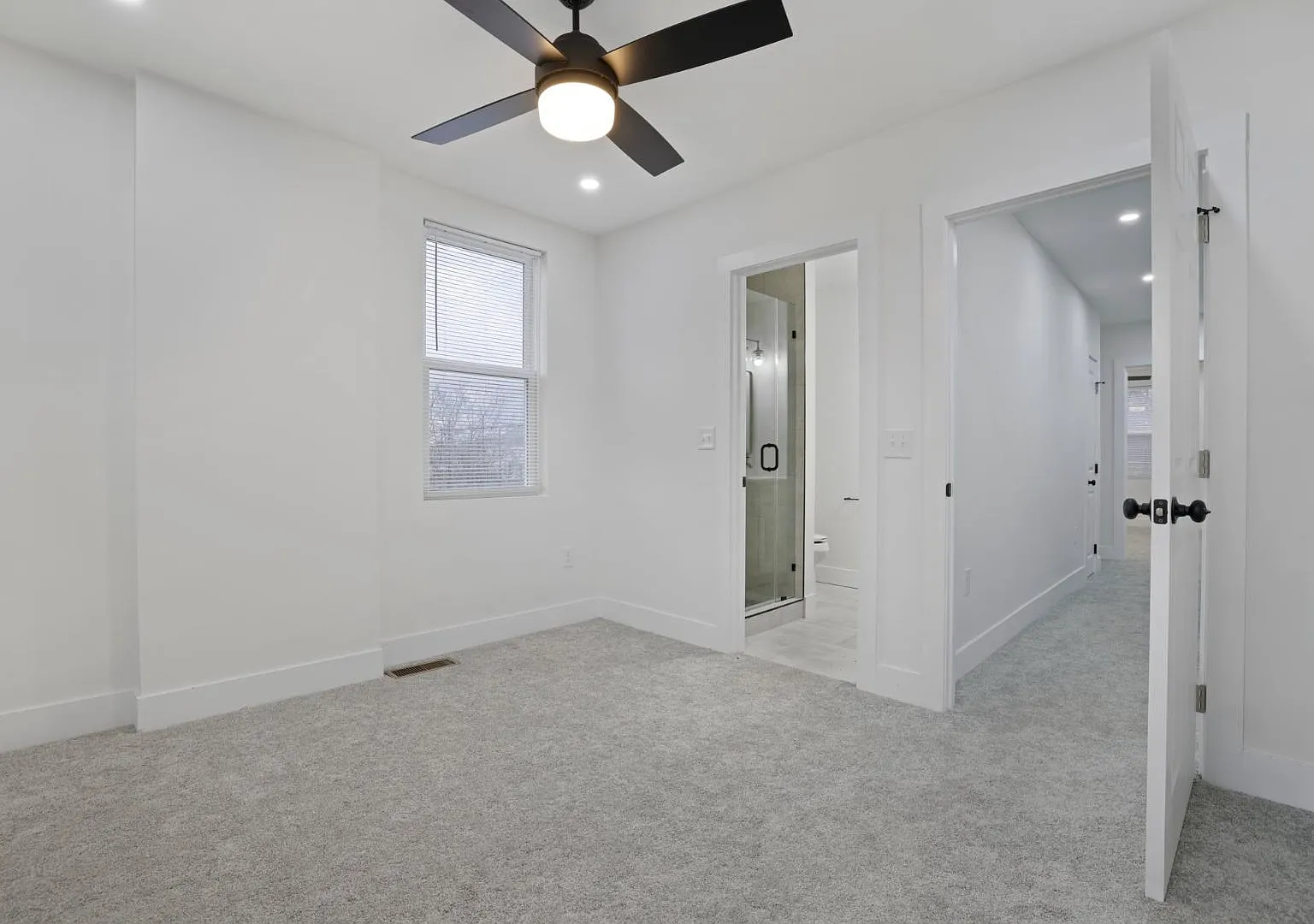 272 S 22nd St — Photo 3