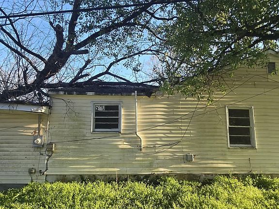 5th image of 2380 Country Club Rd