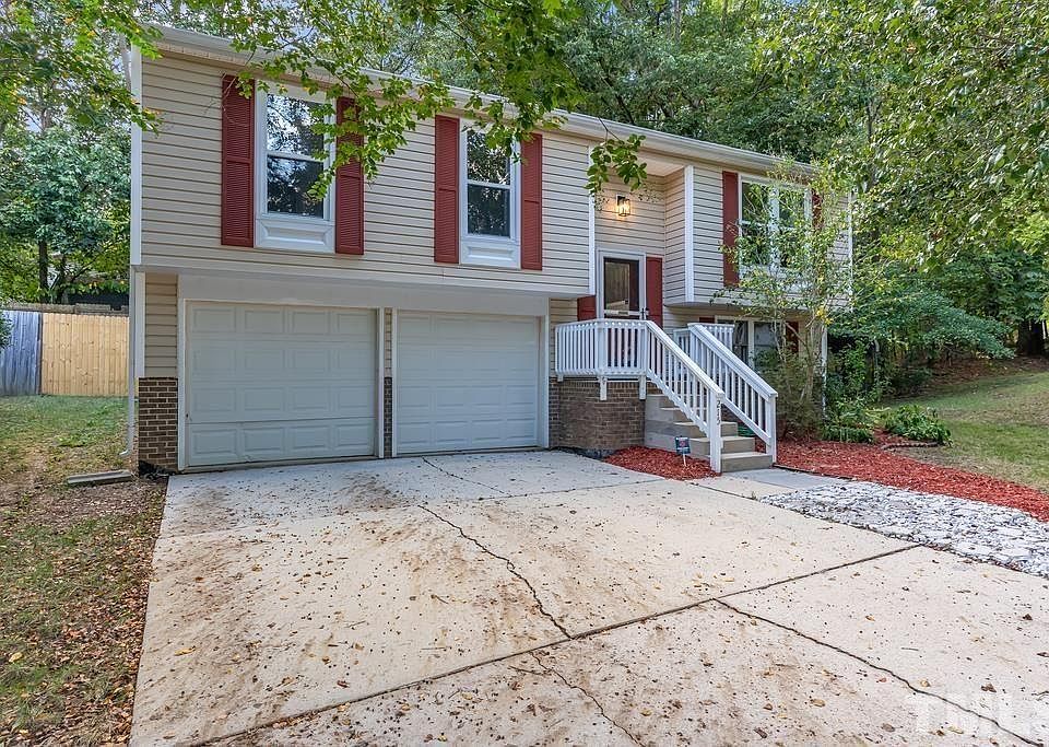 1st image of 215 Hemmingwood Dr