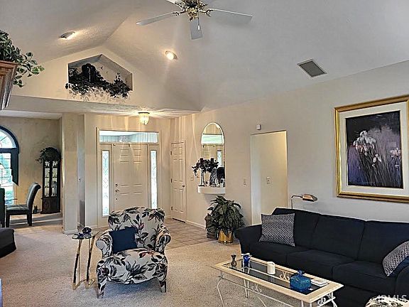 4th image of 2109 N Carrolton Dr