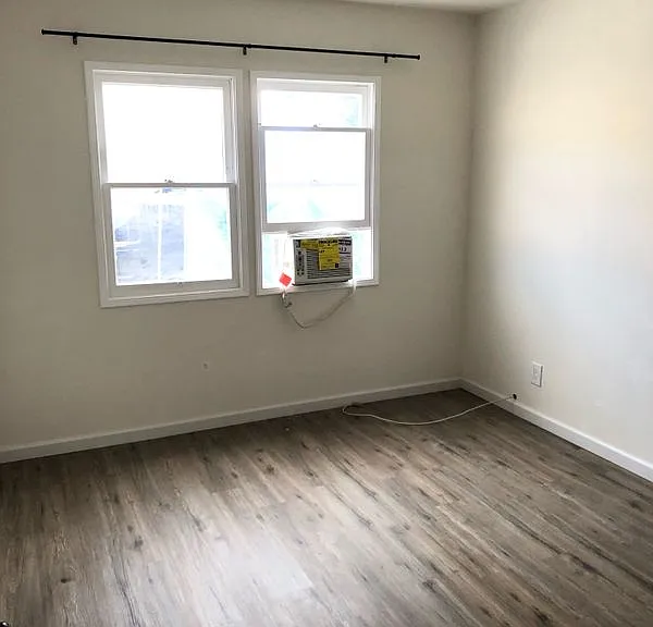 2106 N Vallejo St #BACK HOUSE — Photo 8