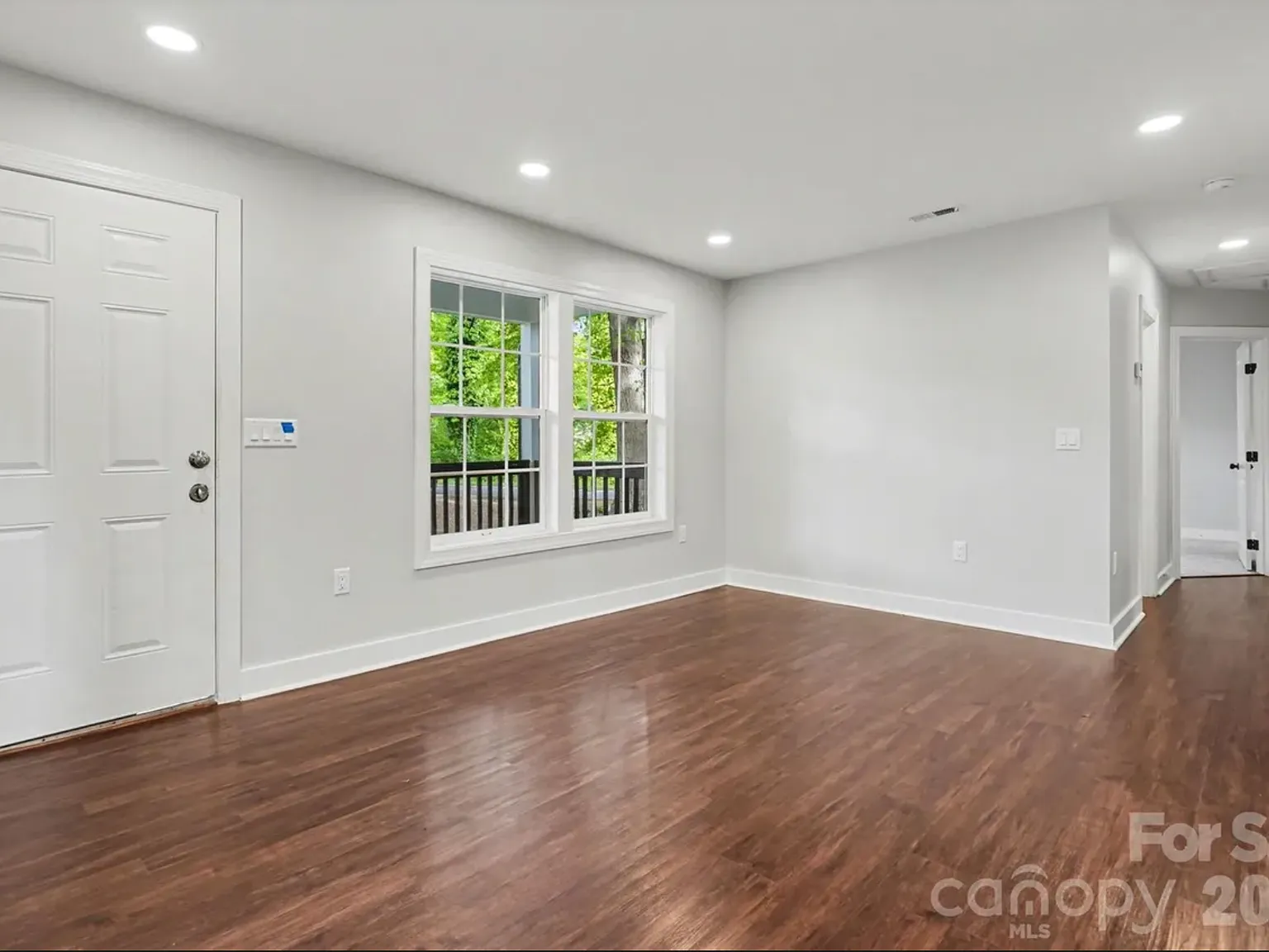 3 bed, 897 sqft, $1,700 — Photo 4