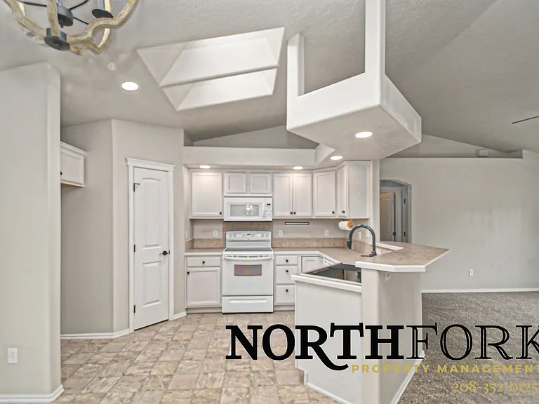 2918 Chester Ln — Photo 4