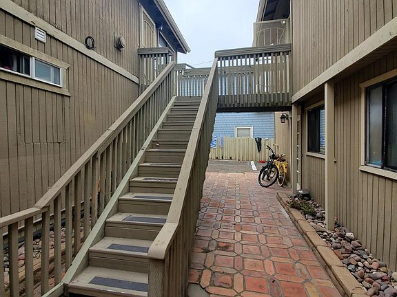 3rd image of 6627 La Jolla Blvd