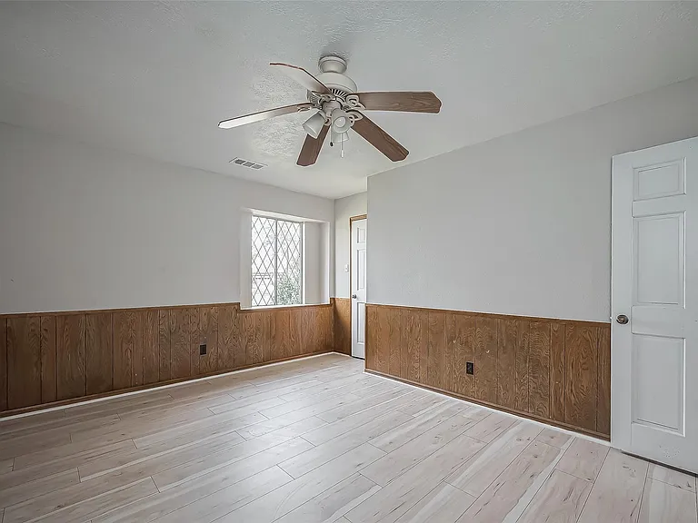 811 Loire Ln — Photo 18