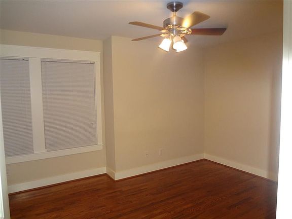 4th image of 303 1/2 E 28th St