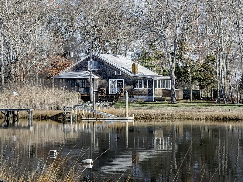 1st image of 725 Island View Ln