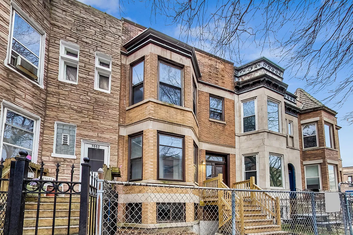 Building Photo - 3554 N Wilton Ave #1