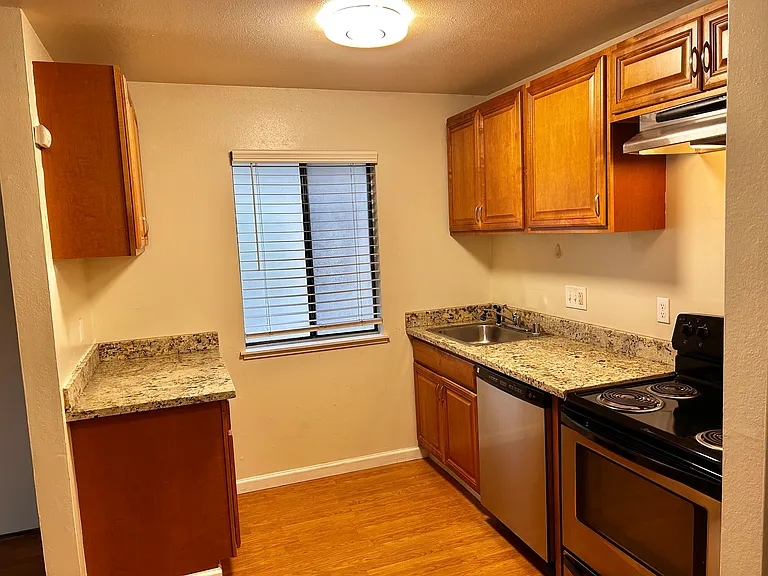 101 Kinross Dr #4 — Photo 24