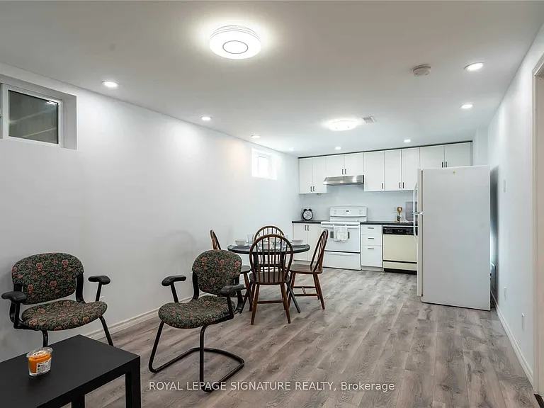 418 Waverly St N — Photo 3