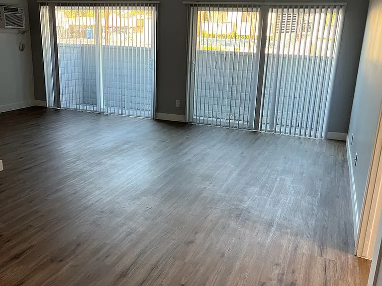 Roscoe Apartments — Photo 18