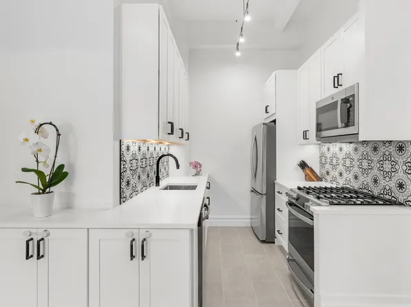 250 Mercer Street B906 image 3 of 9