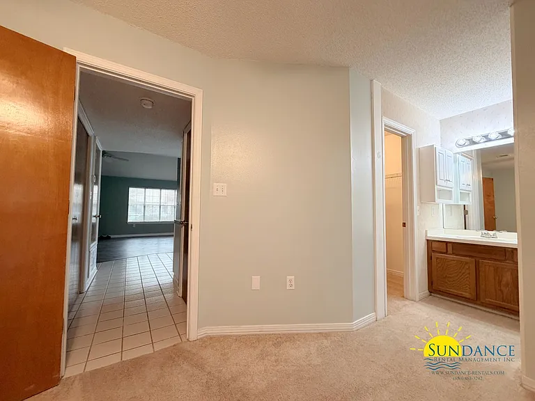 946 Ashley Ln #B — Photo 8