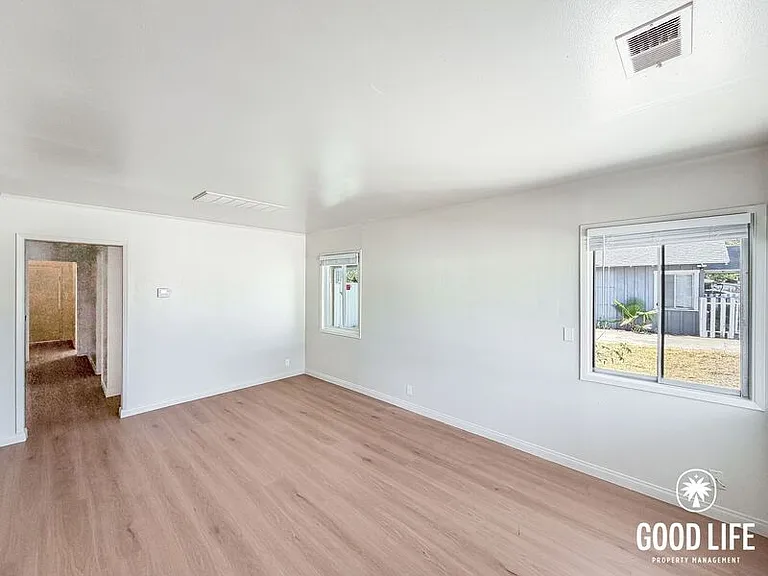 3895 King St — Photo 2