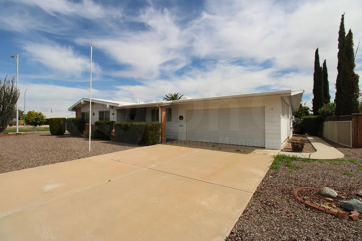 3 bed, 2.0 bath, 1448 sqft, $1,649 — Photo 2