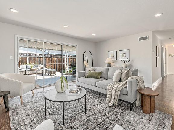3rd image of 1833 Rosswood Dr