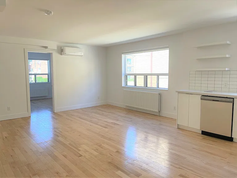 2901 Saint Clair Ave E — Photo 4
