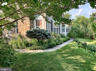 11 Foxchase Dr, Burlington, NJ 08016