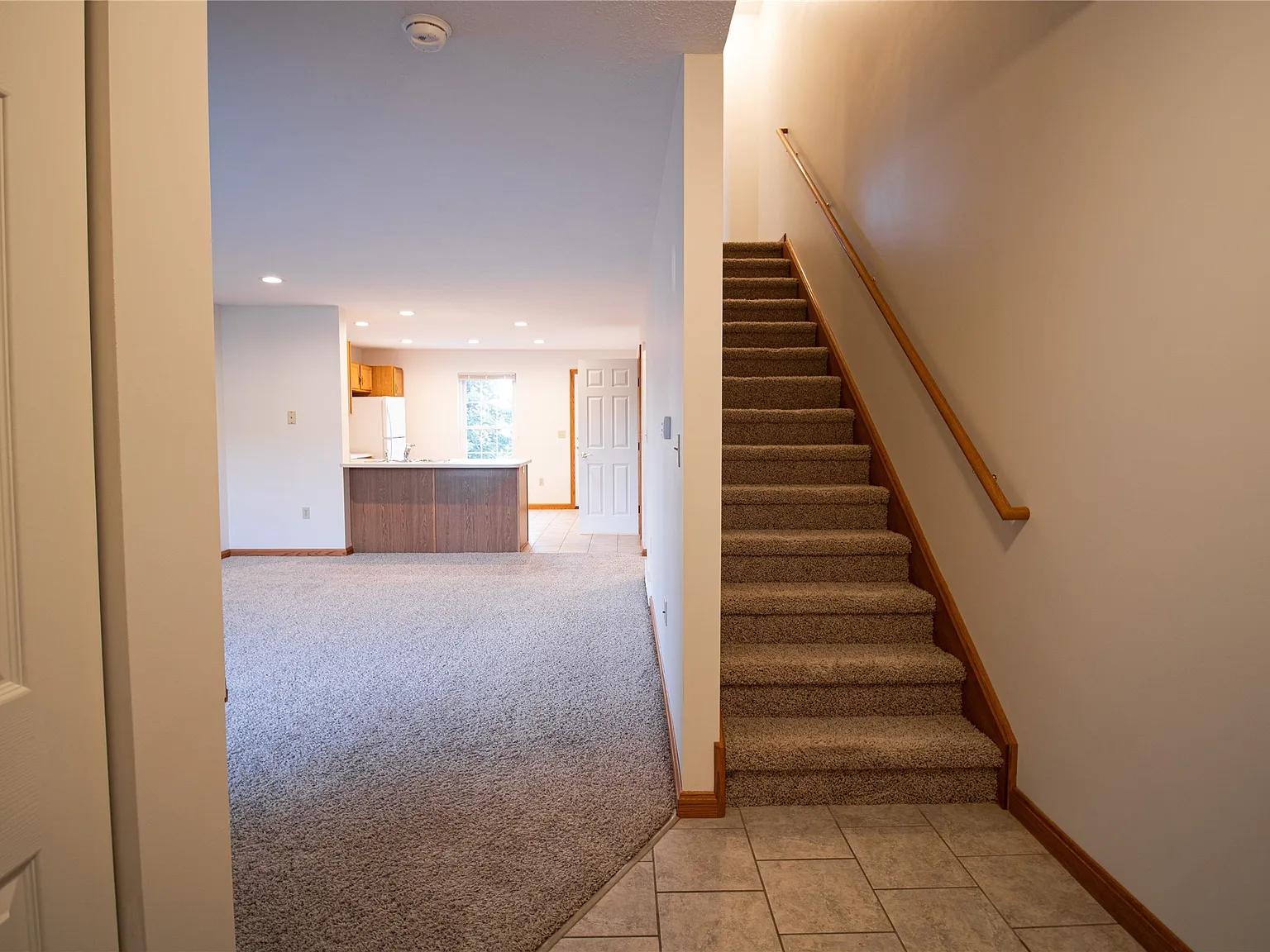 2 bed, 1.5 bath, 1200 sqft, $1,250 — Photo 2