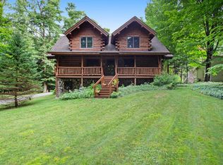 950 6th St, Pentwater, MI 49449