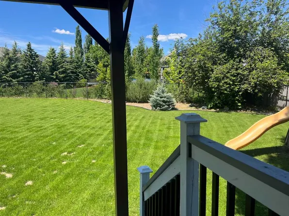 105 E Lang Pl, Okotoks, AB T1S 1W8