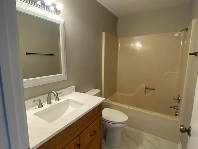 1704 Oak Hill Dr — Photo 6