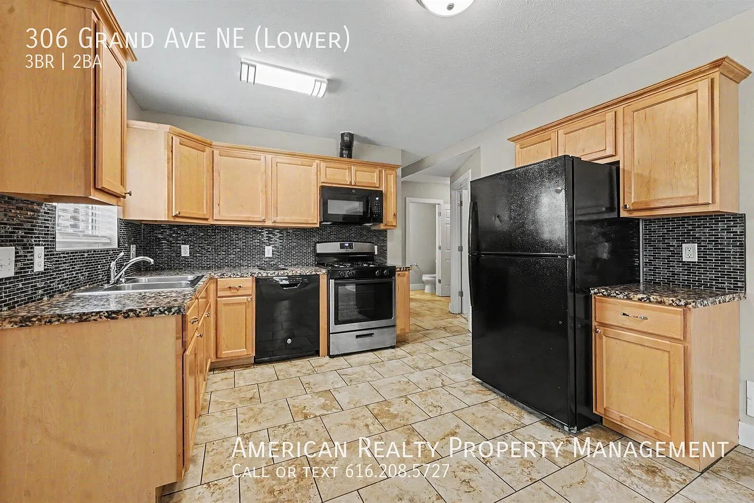3 bed, 1.5 bath, 912 sqft, $1,900 — Photo 3